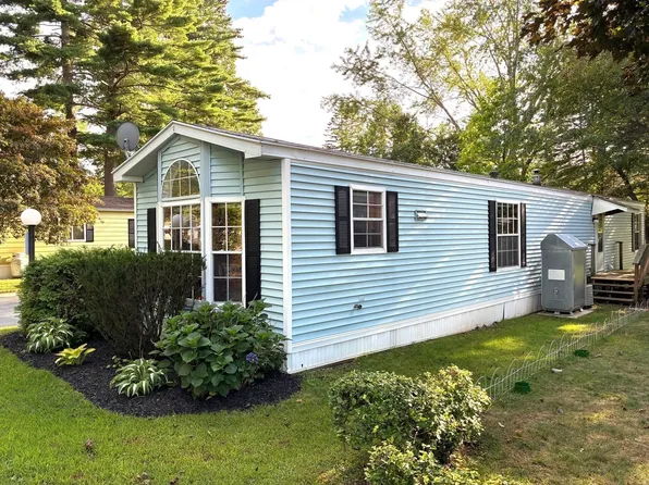 8-8A Lisa Cir, Merrimac, MA 01860