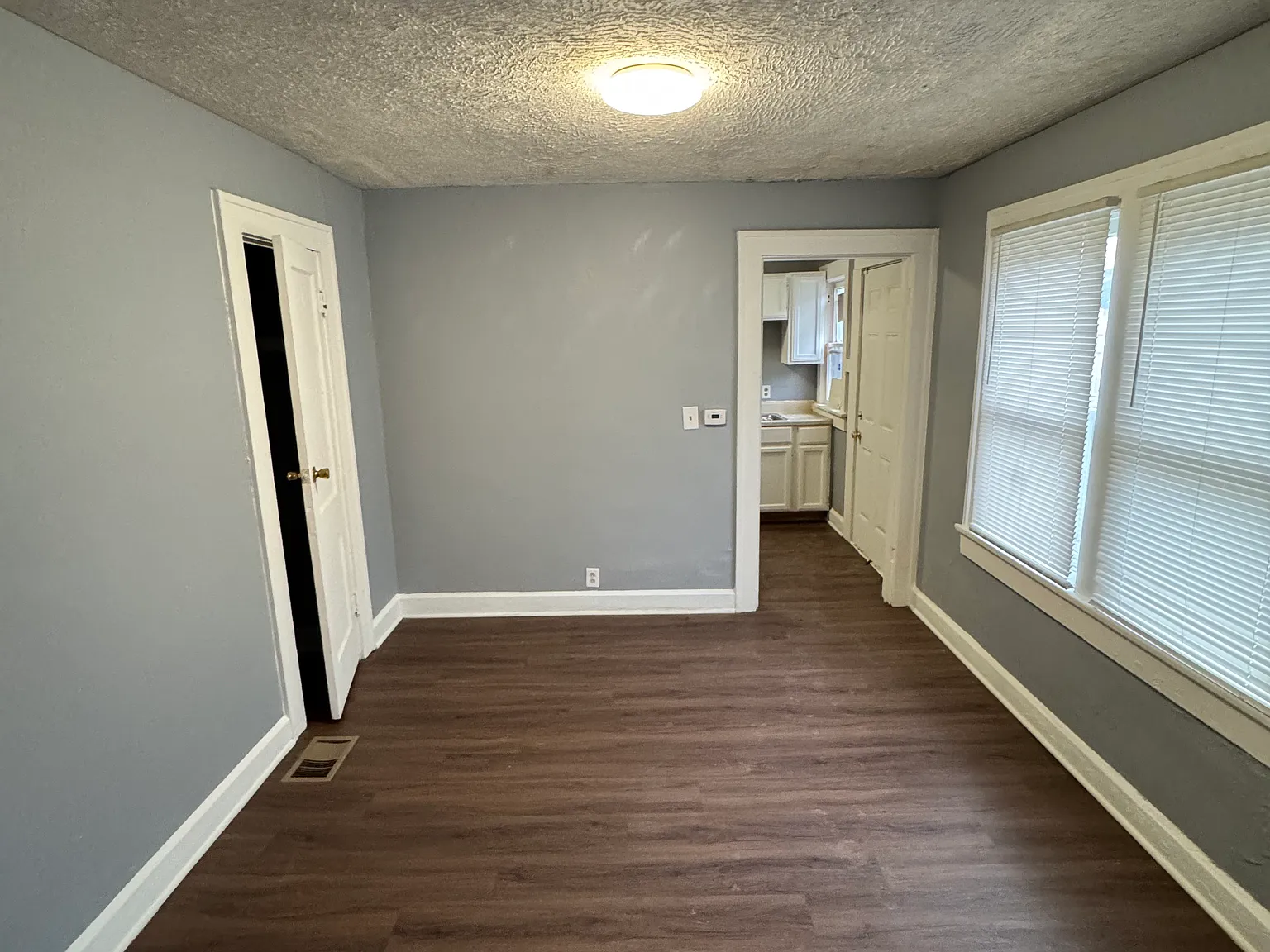 736 N Denny St — Photo 2
