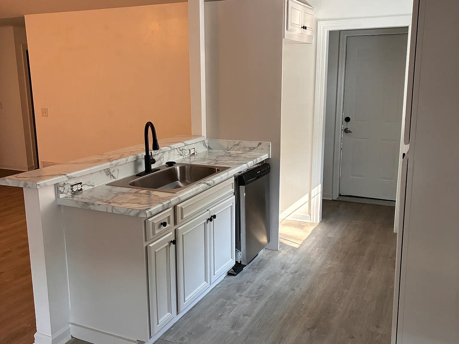 3 bed, 1304 sqft, $1,695 — Photo 4