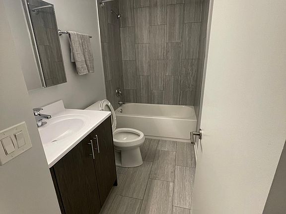 5th image of 333 W Hubbard St #1310