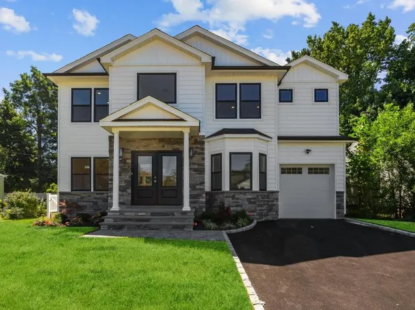 21 Cypress Avenue, Bethpage, NY 11714