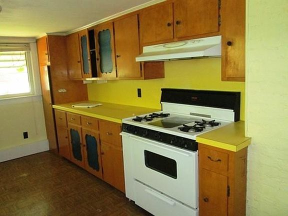 3rd image of 21 Seekonk St