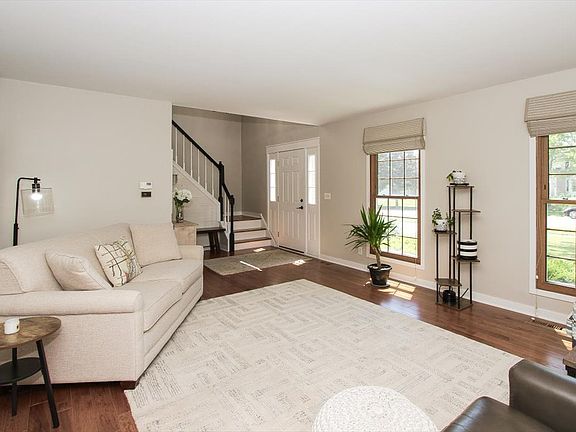 4th image of 1179 Hanover Dr