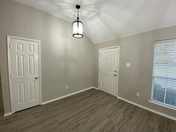 2nd image of 3103 Creekridge Ct