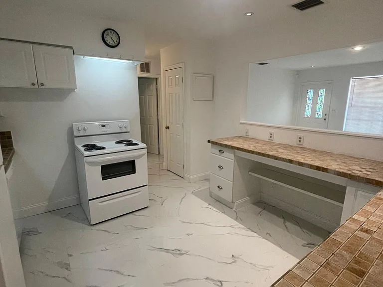 1005 SW 7th Ter — Photo 15
