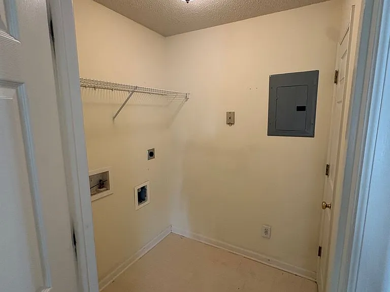 424 Mill Pond Dr — Photo 12