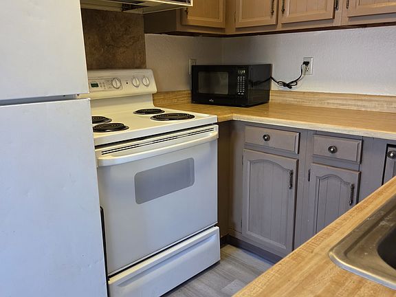 Kitchen including microwave