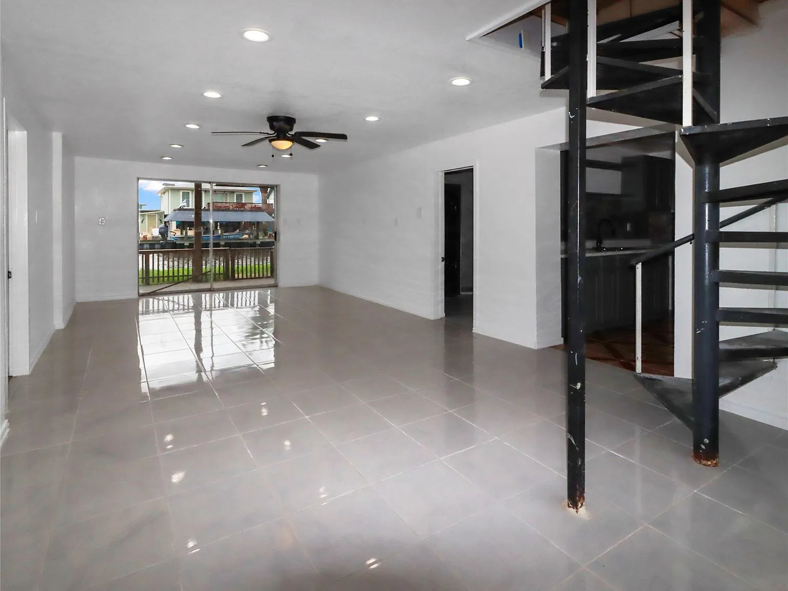 2 bed, 1.0 bath, 837 sqft, $1,850 — Photo 2
