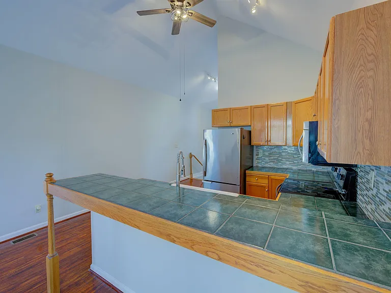 728 Blanding St — Photo 8