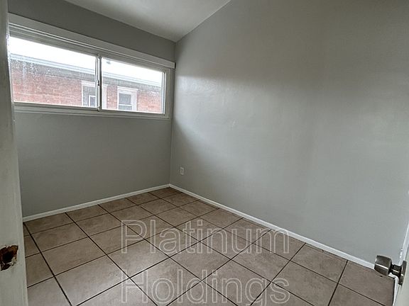 3rd image of 1063 Neville Ave