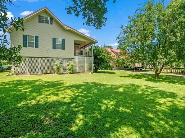 28419 Island Dr, Lacombe, LA 70445