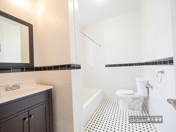 5th image of 220 Macon St #17