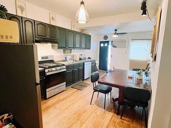3rd image of 102 Chapel St #2
