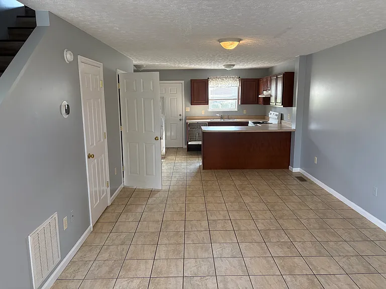 1582 Meadow Spring Dr — Photo 3