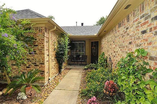 4823 Pecan Grove Dr — Photo 2
