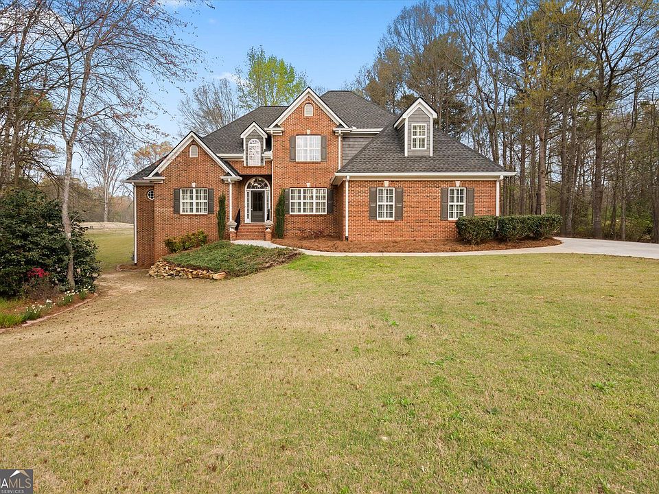 1st image of 304 Pinehurst Way