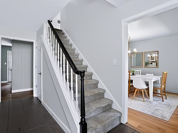 3rd image of 2535 Pleasant Way W
