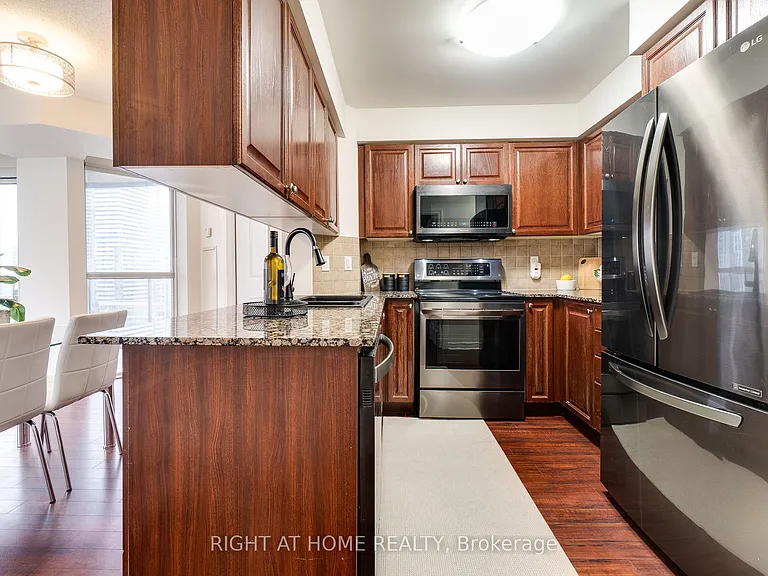 310 Burnhamthorpe Rd W #1713 — Photo 23