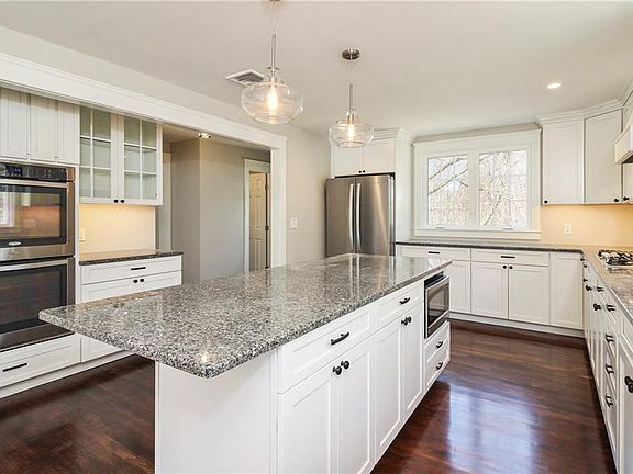 4th image of 607 Cedar Ave