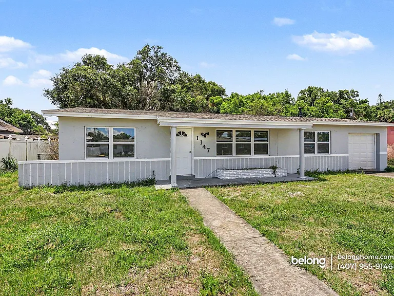 1147 Manatee Dr — Photo 1