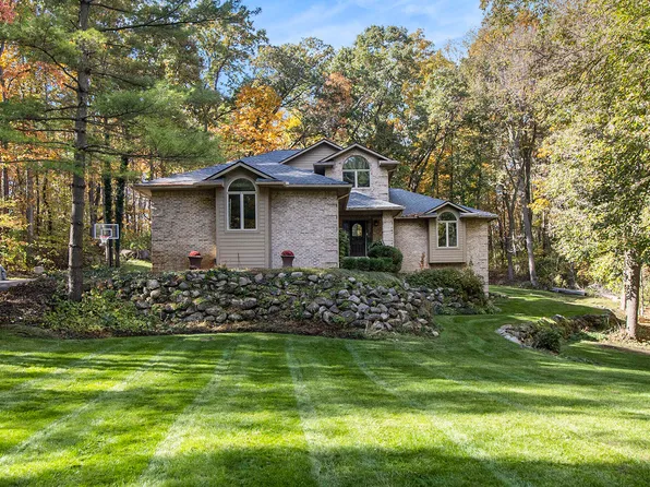 13566 S Rainbow Dr, Gregory, MI 48137