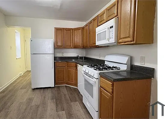 3 bed, 1100 sqft, $1,400 — Photo 3