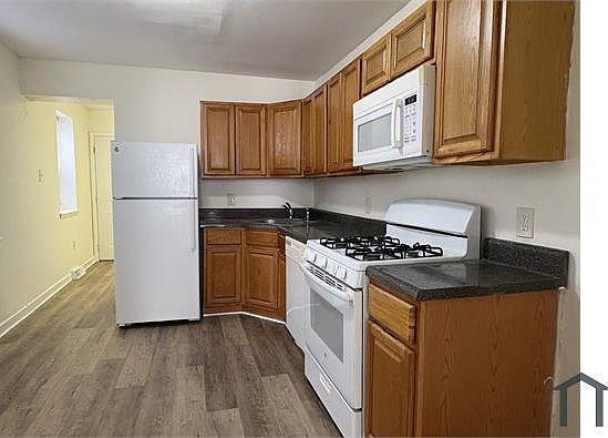 3rd image of 78 E Garfield St