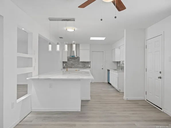 7118 Grand Valley St, San Antonio, TX 78242