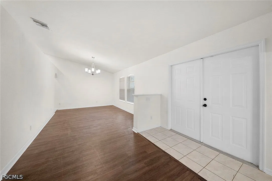 3 bed, 2.0 bath, 2007 sqft, $1,900 — Photo 3