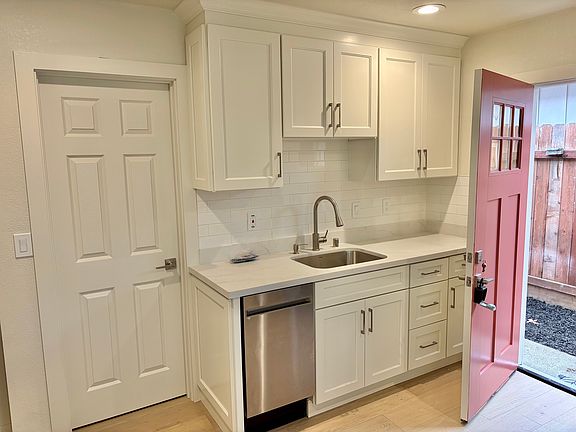 2nd image of 889 Santa Cruz Dr #2