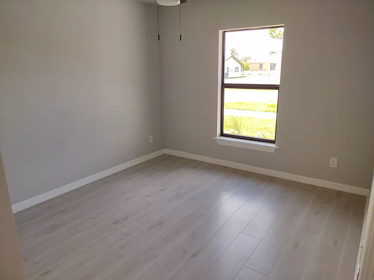 229 SW 47th Ter — Photo 8