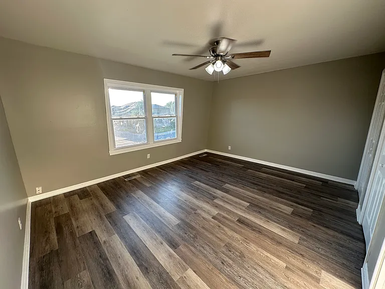 1529 Sheffield Ave #1529 — Photo 14