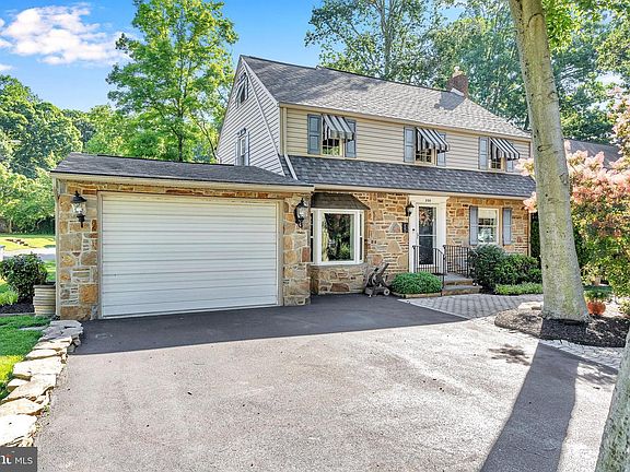 2nd image of 200 Forest Dr
