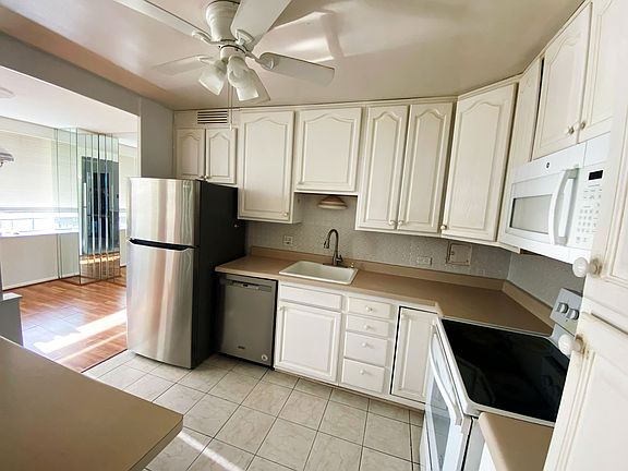 4th image of 5701 N Sheridan Rd APT 11A