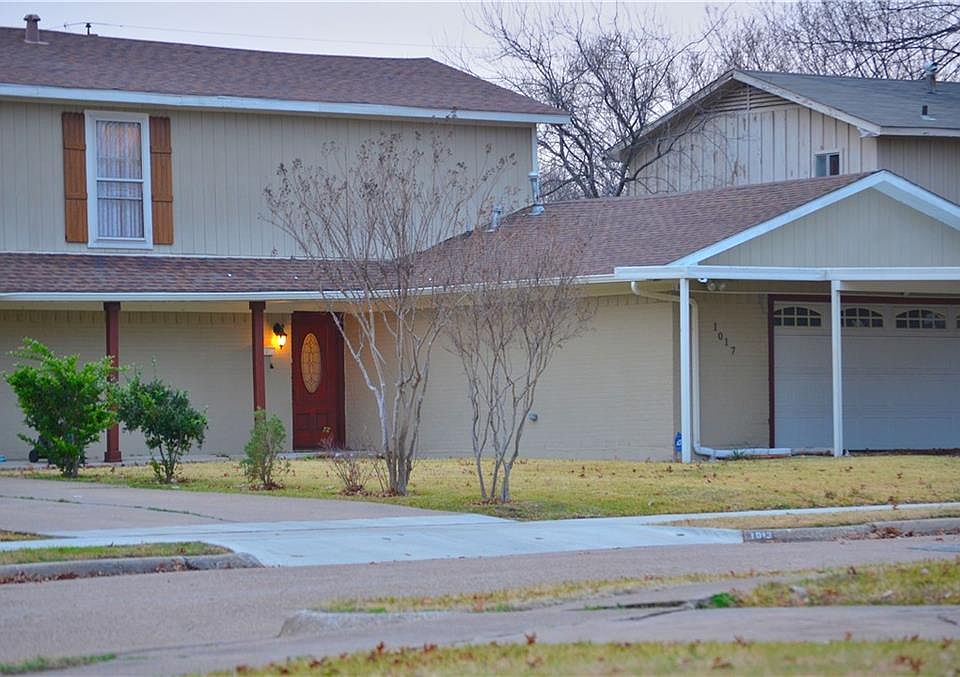 1st image of 1017 Moore Dr