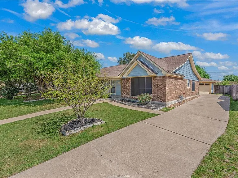 1806 Rosebud Ct — Photo 3