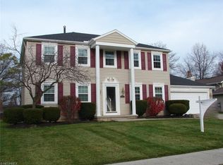 26960 Greenbrooke Dr, Olmsted Falls, OH 44138