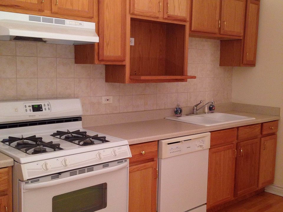 1st image of 4916 W Cornelia Ave