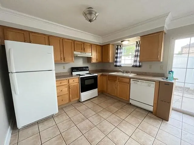 2 bed, 1.5 bath, 990 sqft, $1,350 — Photo 3