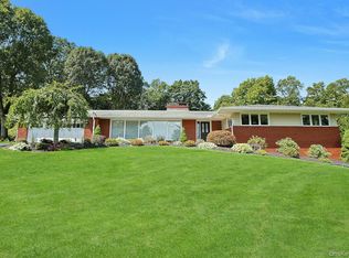 2 Westerly Ln S, Thornwood, NY 10594