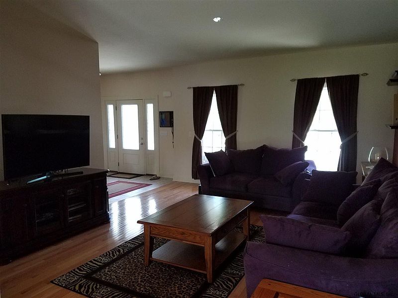 3rd image of 10 STONEBRIDGE Drive