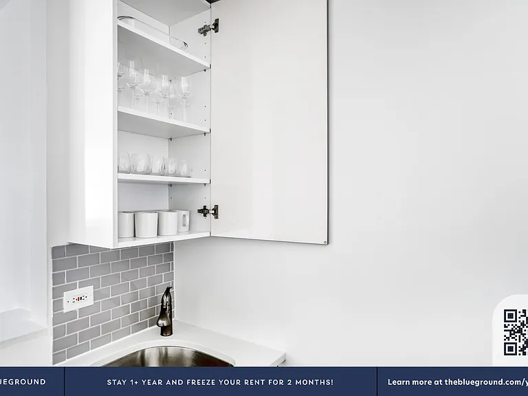 520 W 43rd St #24F — Photo 7