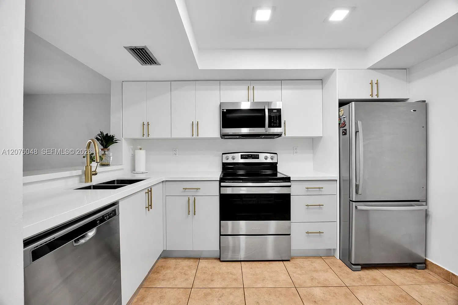 Kenland Pointe Condo Iii — Photo 1