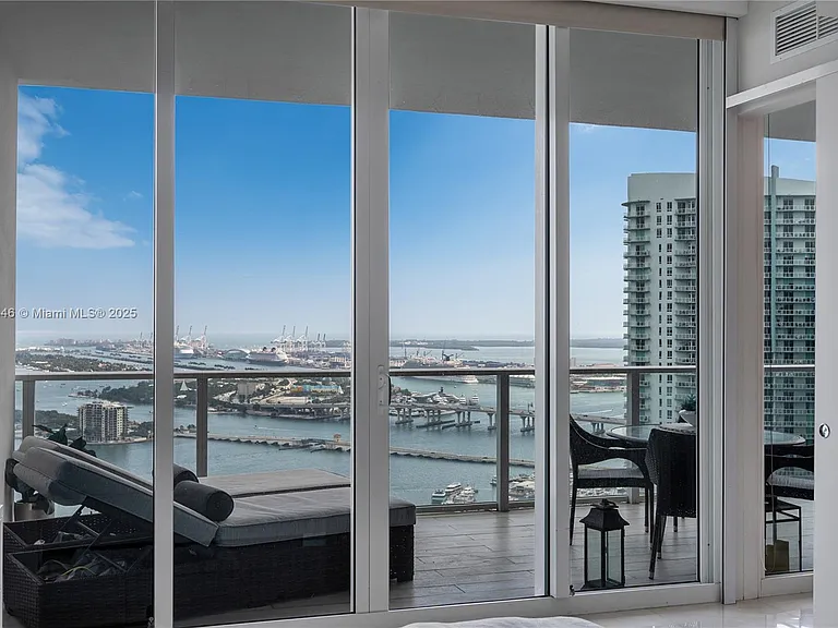 2020 N Bayshore Dr #4004 — Photo 4