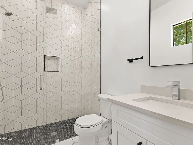 2912 E Pierson St — Photo 38