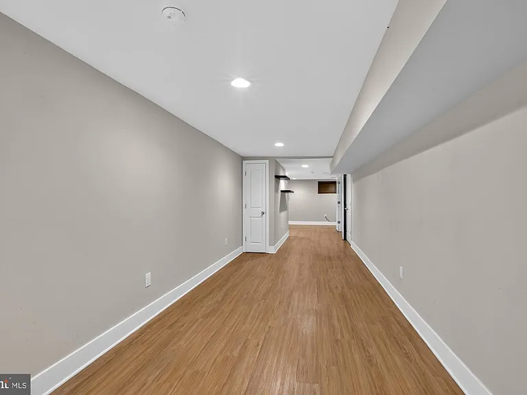 2336 W Thompson St — Photo 28