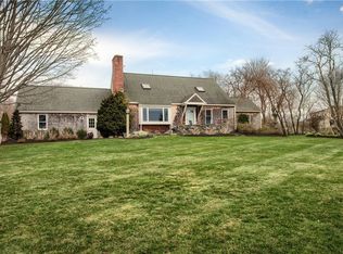 29 Sachem Rd, Tiverton, RI 02878