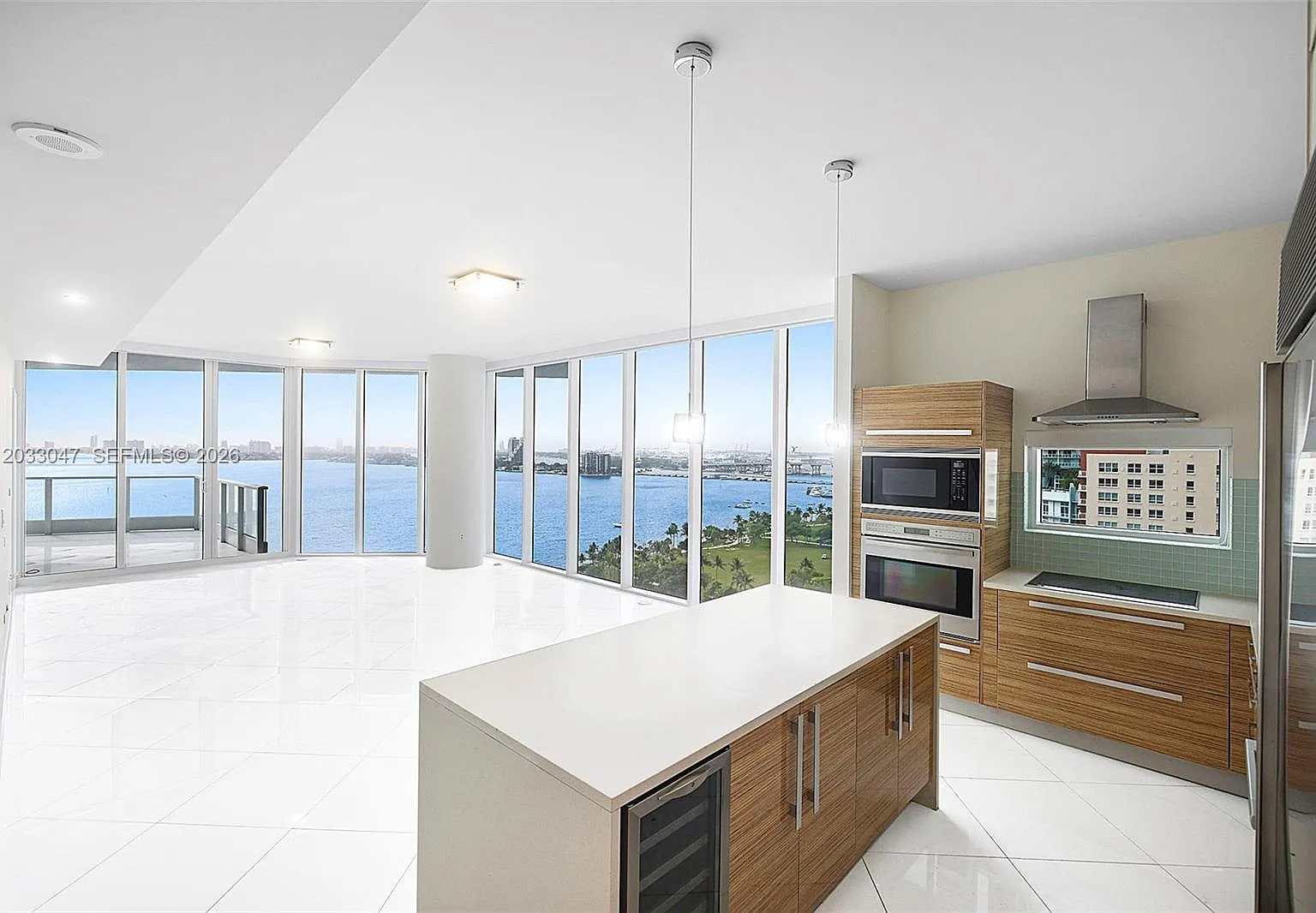 Paramount Bay Condo — Photo 4