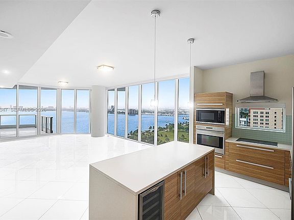 4th image of 2020 N Bayshore Dr APT 1602