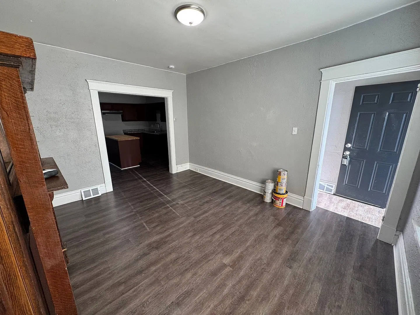 Lovely 2 Bedroom Townhome with New Kitchen with Butler's Pantry — Photo 3